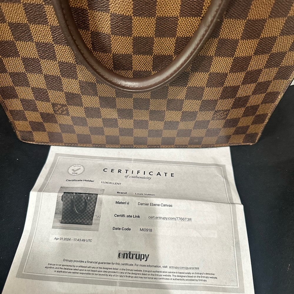 Louis Vuitton - Picture 3 of 4